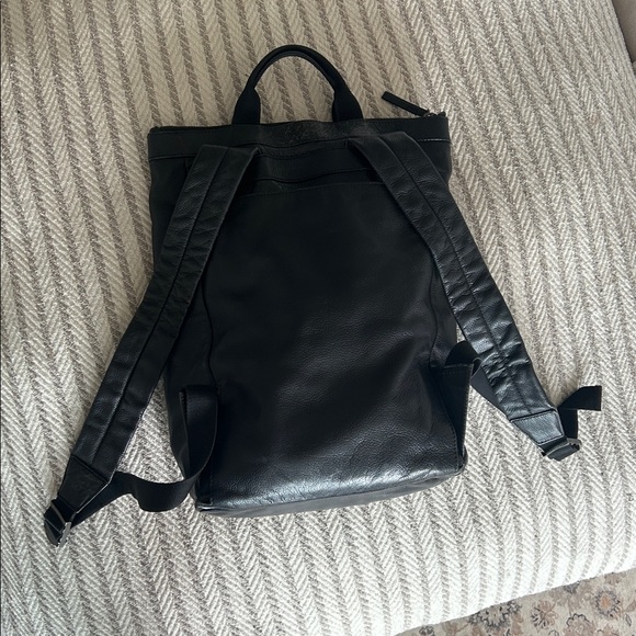 louis vuitton christopher backpack pm Black Epi Leather Travelpro Camouflage Hiking Backpack - Colour:All The Feels The two side pockets